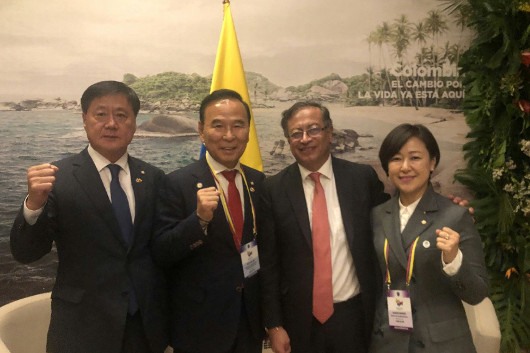 콜롬비아 신임대통령 “한국경제 발전 모..