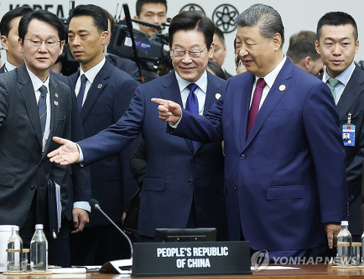 ½ÃÁøÇÎ, Æ®·³ÇÁ ¶°³ APEC¼ Ú¸ÀϹæÁÖÀÇ °Ü³É¡¦¾Æ..