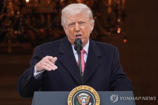 Ʈ���� "�ٹ��� �ٷο� �̱� �ִµ�����, �츮..