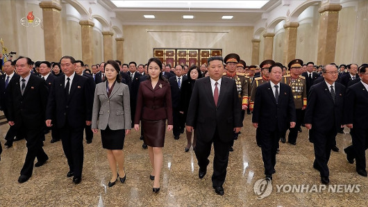 "김주애 후계 내정자 입지 강화…키 160cm·몸..
