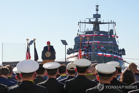 트럼프 "한국에 관세 낮추려면 대가 지불해야 ..