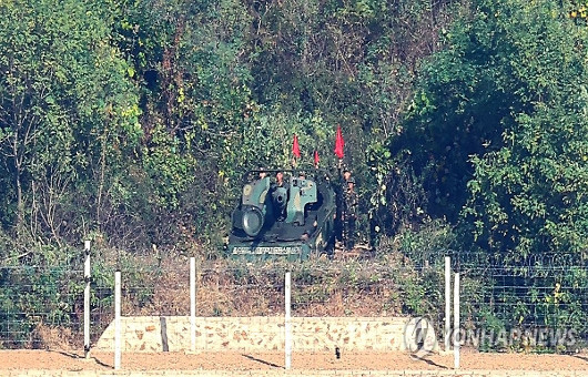 韓 카메라에 찍힐만큼 내려온 북한군 자주포…접경지 ..