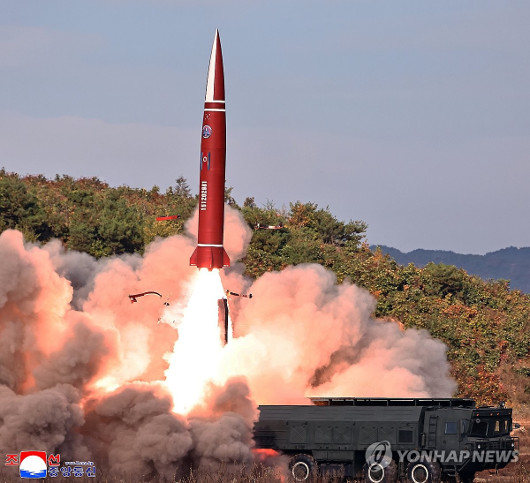軍 "北, 동해상으로 미상발사체 발사"…탄도미사일이면..